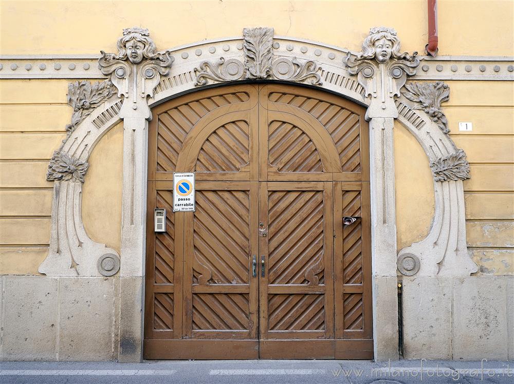 Caravaggio (Bergamo, Italy) - Art nouveau portal in Michelangelo Merisi street 1